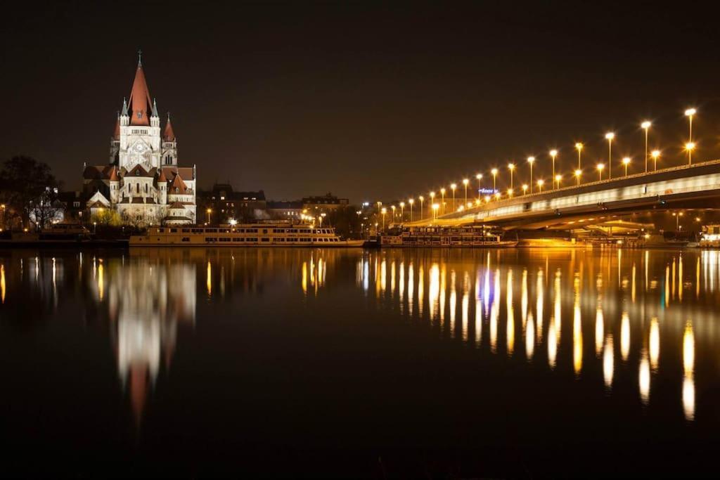 Schoenes Living Am Donauufer Viena Exterior foto